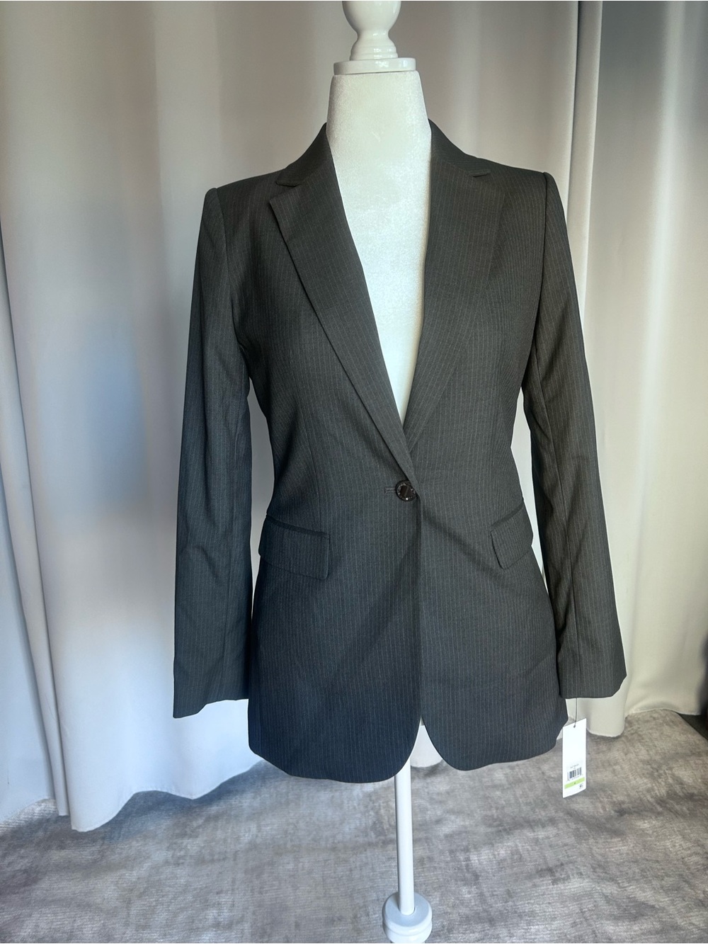 Calvin Klein Single-Button Pinstripe Blazer – Charcoal Gray | Size 4